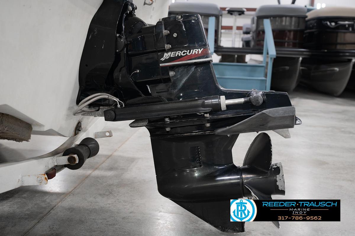 Used 2003 Larson SEi 180