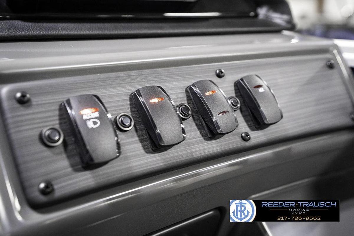 2025 Bennington 18 SLJ