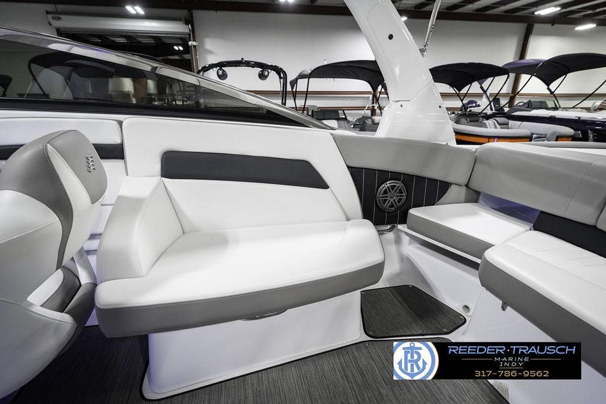 Used 2021 Four Winns H260