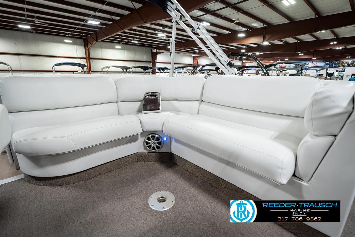 Used 2011 Bennington 2274 RCL