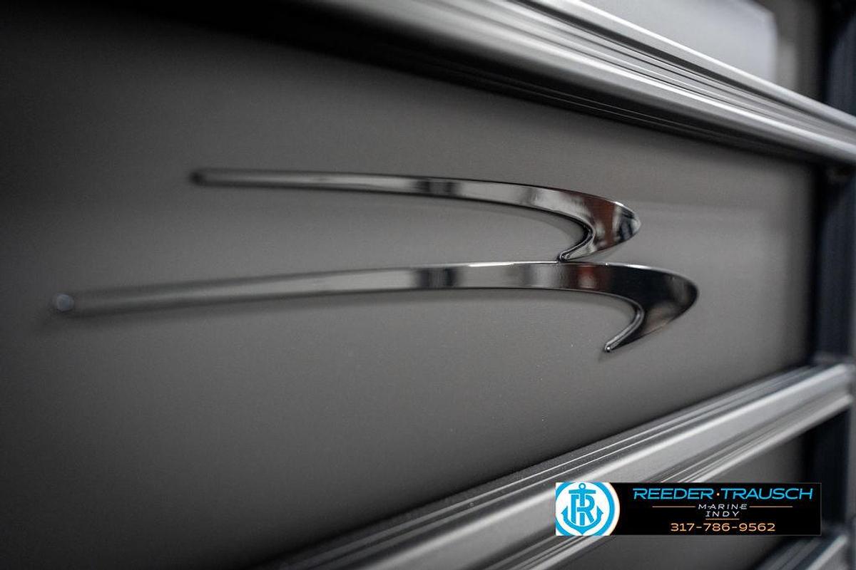 2025 Bennington 21 SLJ