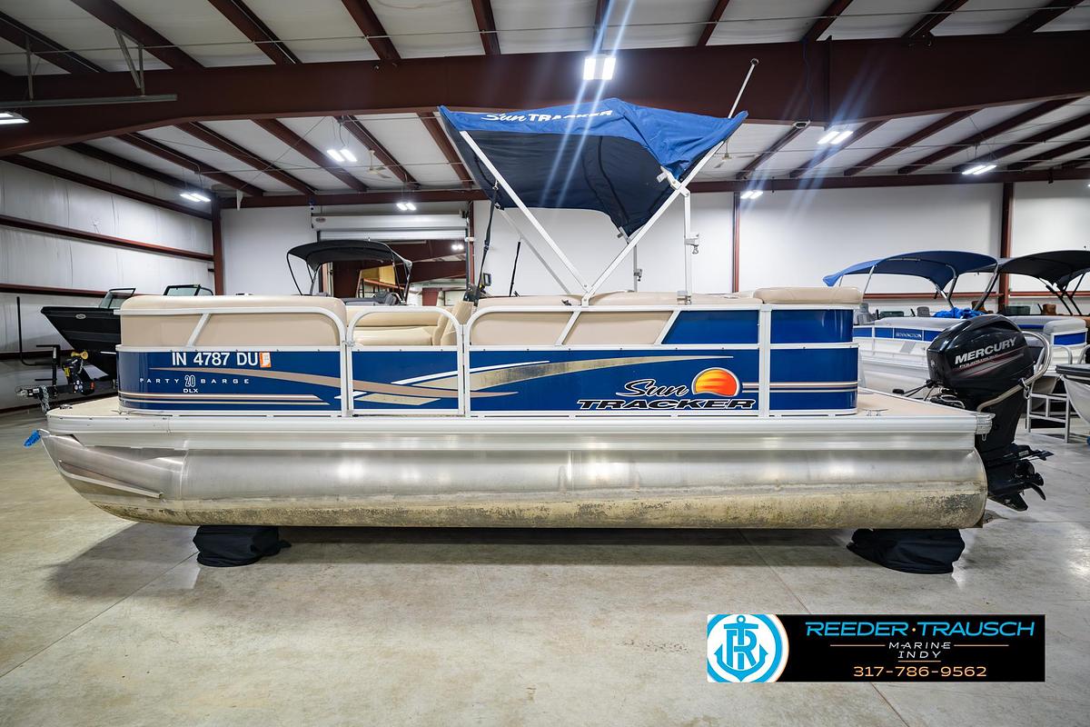Used 2014 Tracker Marine Sig Party Barge 20 DLX