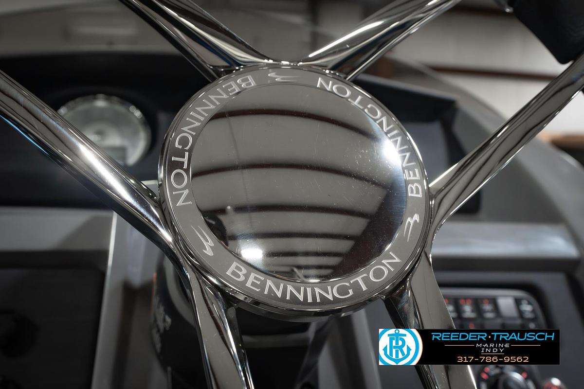 Used 2025 Bennington 25 L Bowrider