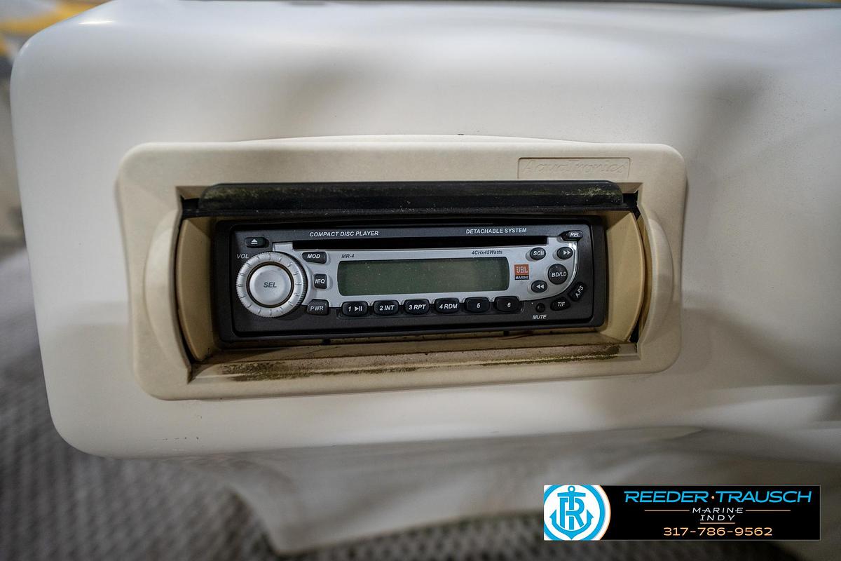 Used 2005 Bennington 2050 RL