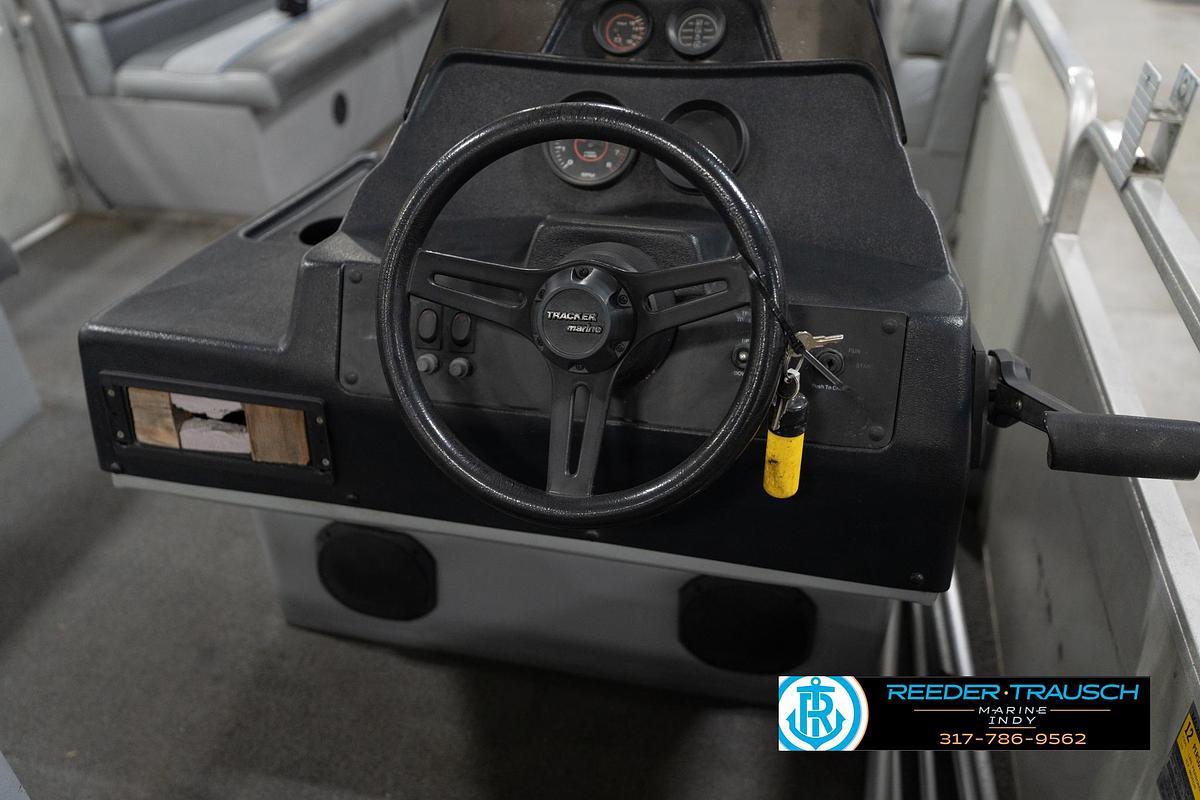 Used 1992 Sun Tracker Party Barge 24