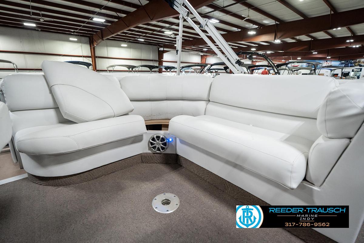 Used 2011 Bennington 2274 RCL