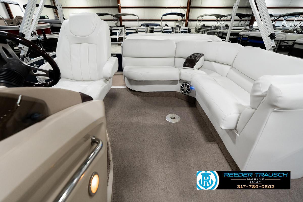 Used 2011 Bennington 2274 RCL