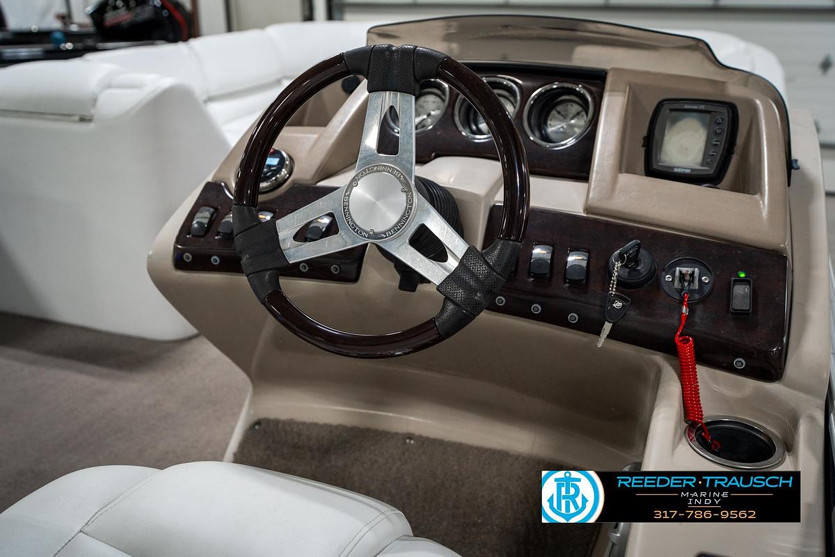 Used 2011 Bennington 2274 RCL