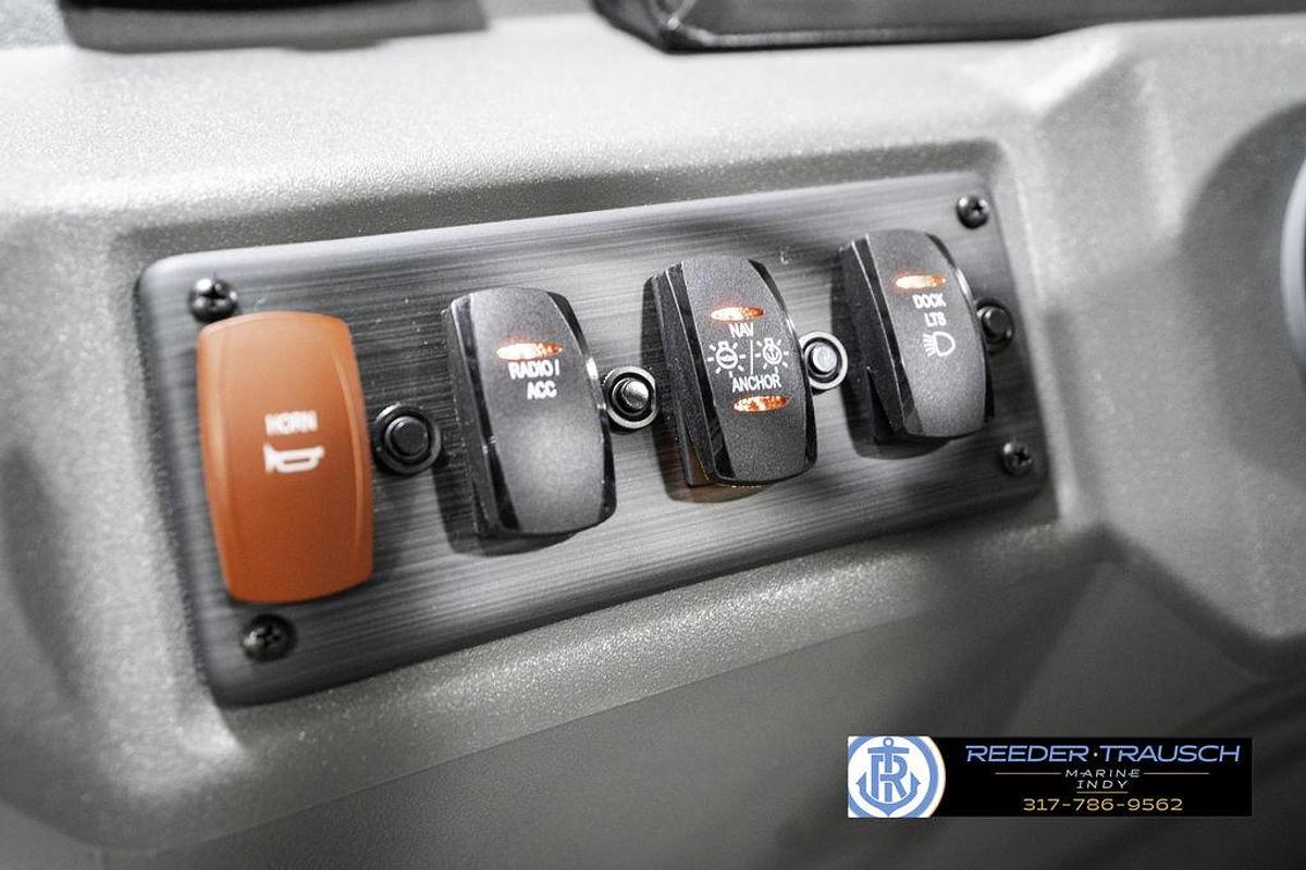 2025 Bennington 21 SS