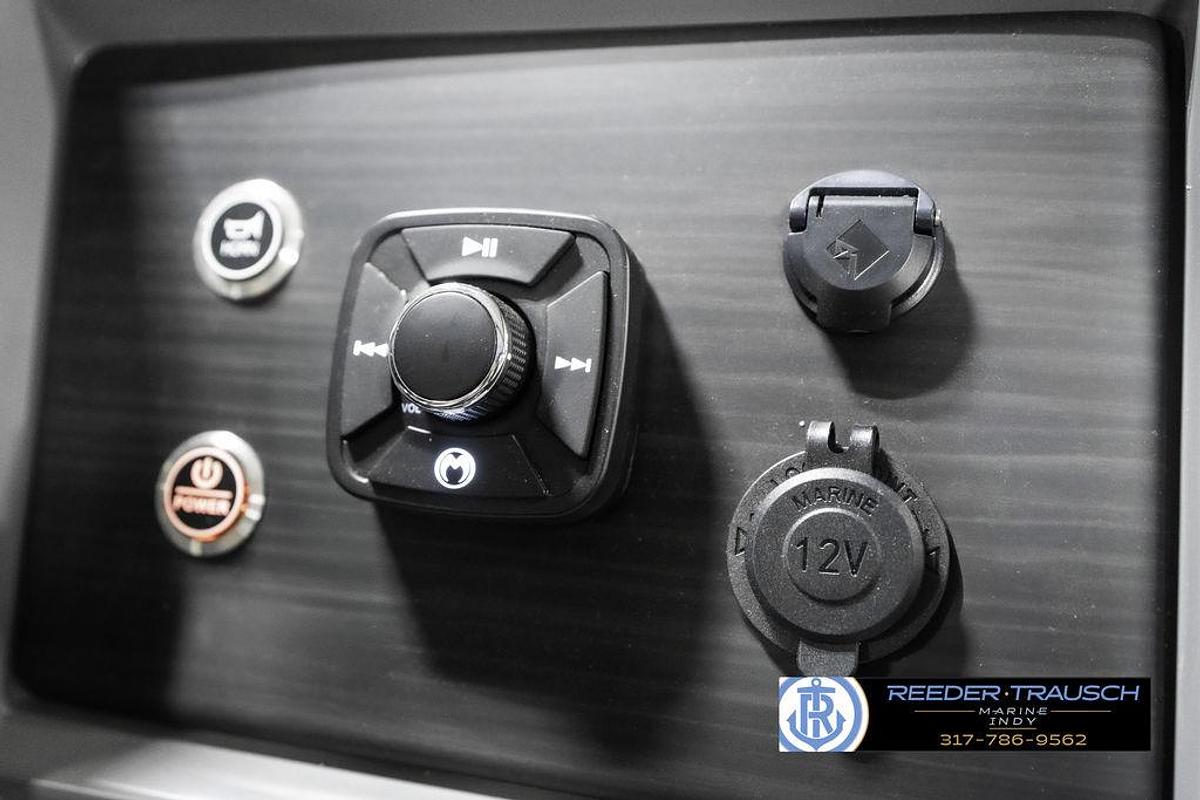 2025 Bennington 23 LTSB