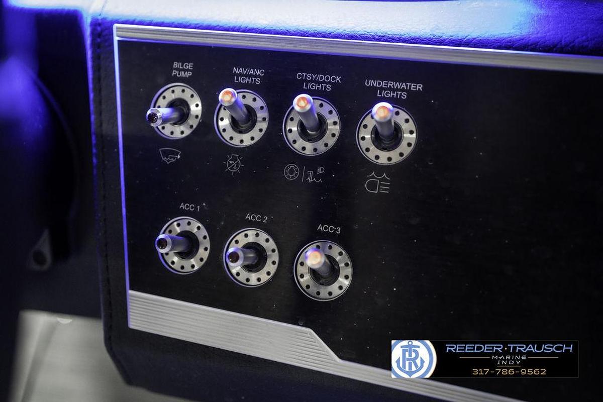 Used 2021 Four Winns H260