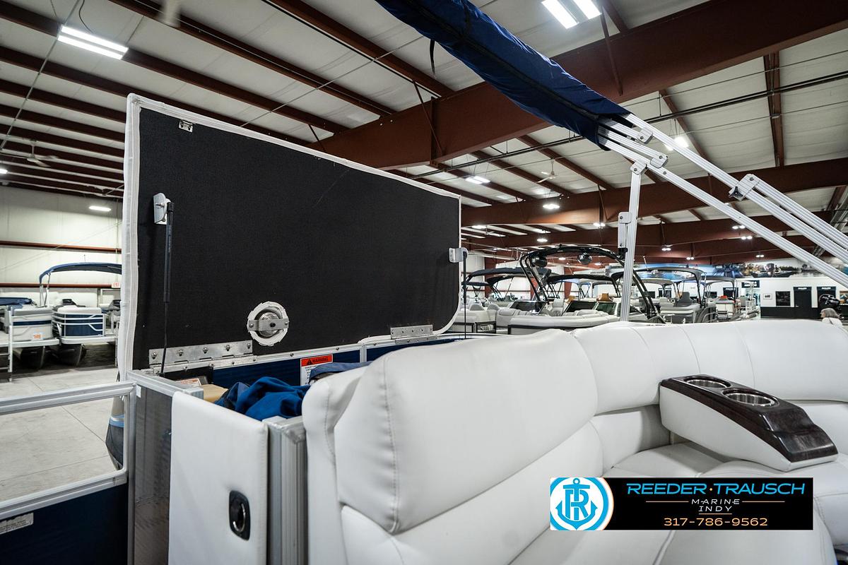 Used 2011 Bennington 2274 RCL