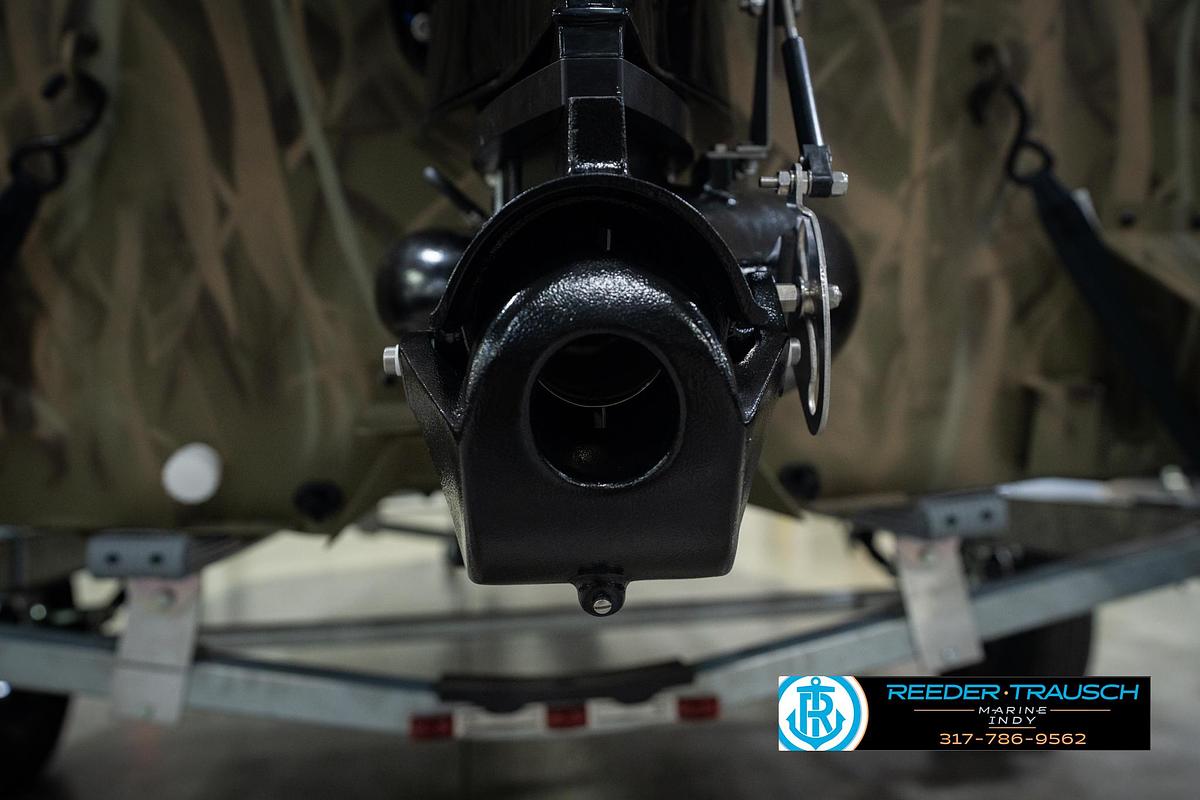 2026 Lund 1870 Predator Center Console