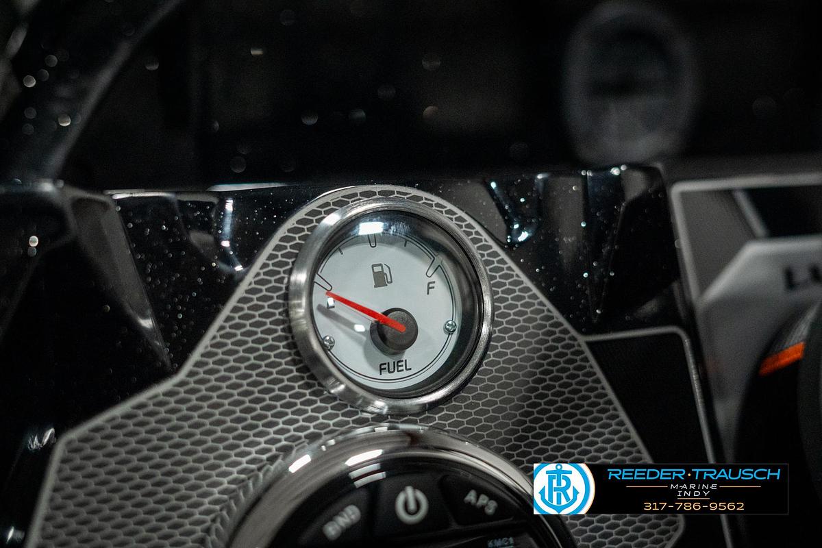 2025 Lund 1875 Pro V Bass