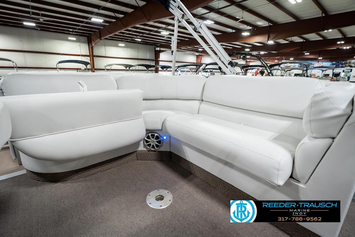 Used 2011 Bennington 2274 RCL