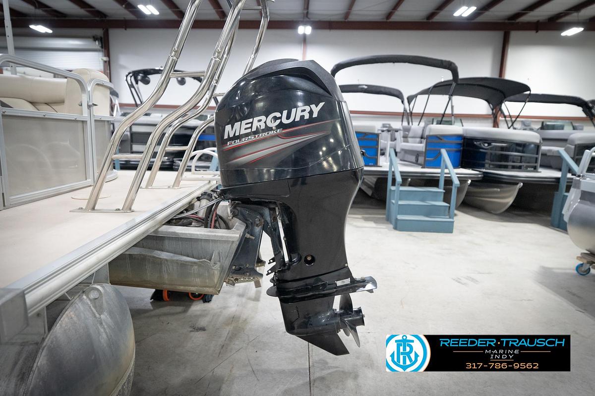 Used 2014 SunChaser Classic 8522 Lounger