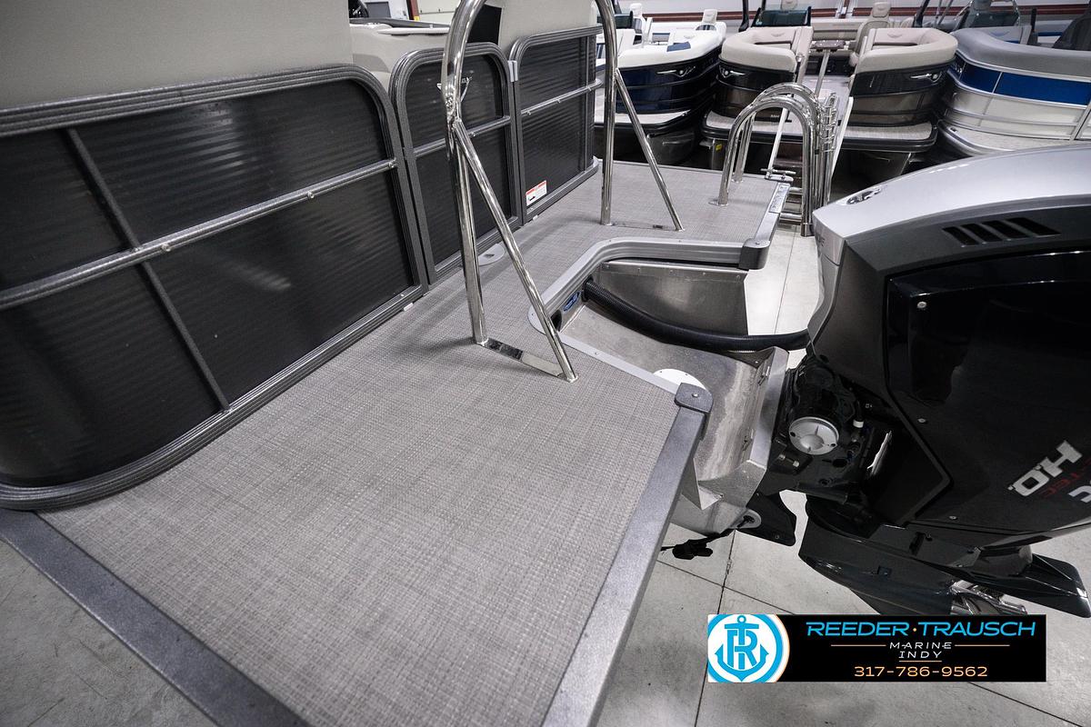 Used 2018 Manitou 23 Oasis RF VP
