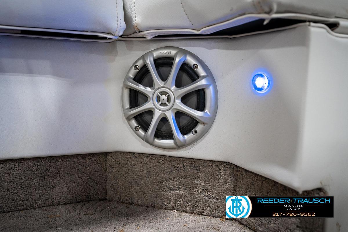 Used 2011 Bennington 2274 RCL