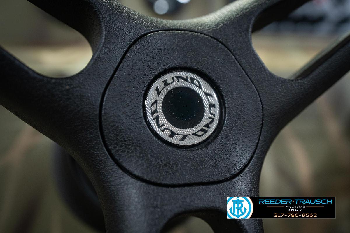 2026 Lund 1870 Predator Center Console