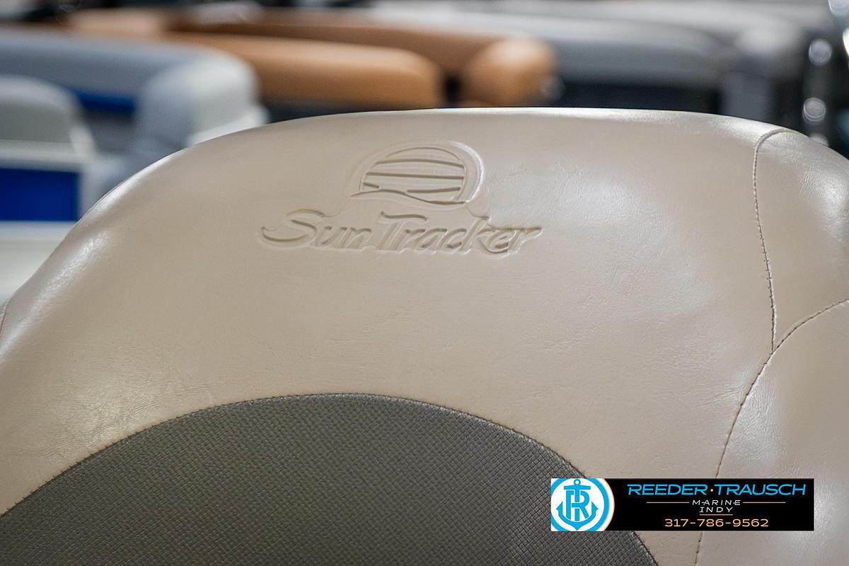 Used 2014 Tracker Marine Sig Party Barge 20 DLX