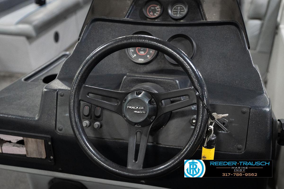 Used 1992 Sun Tracker Party Barge 24
