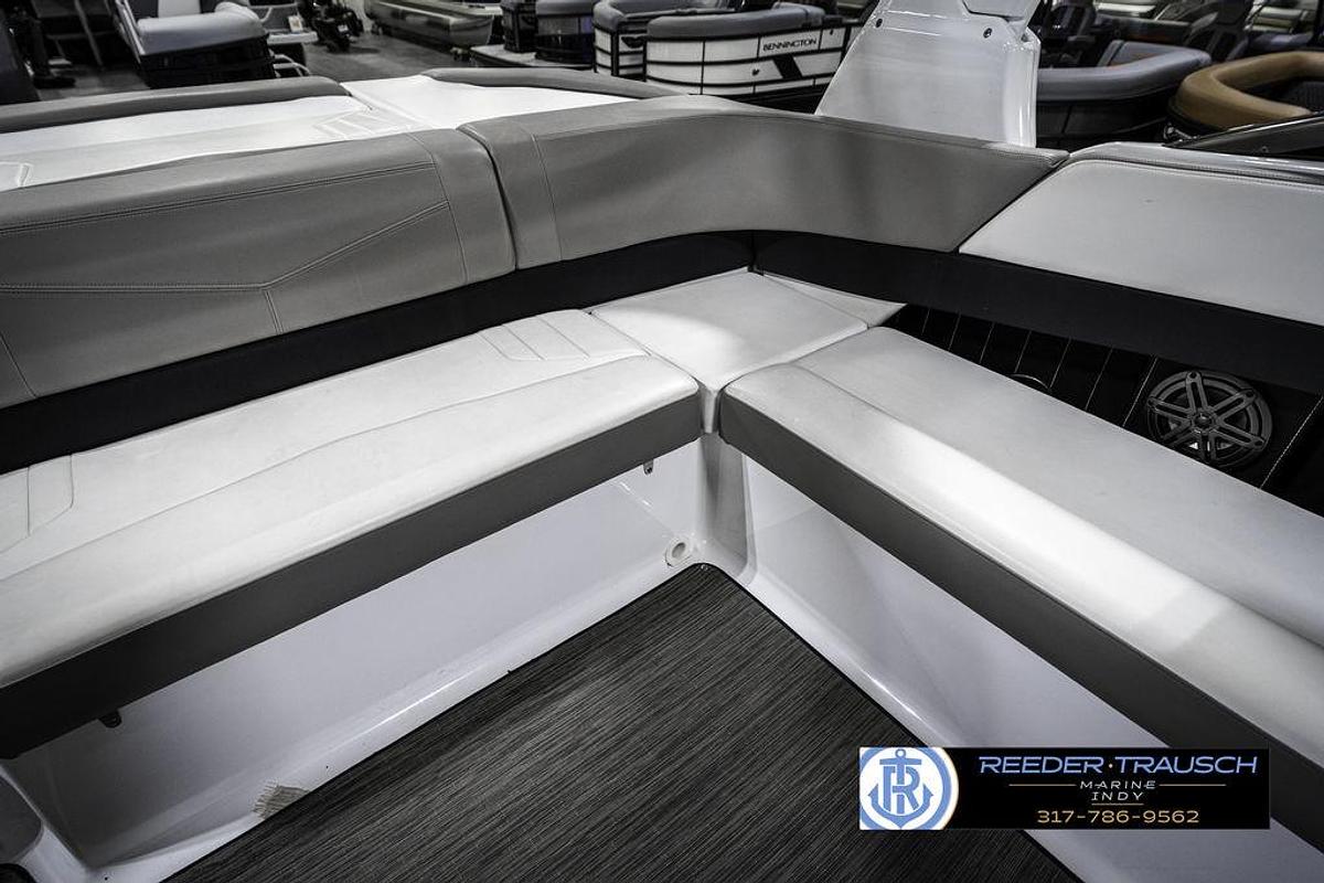 Used 2021 Four Winns H260