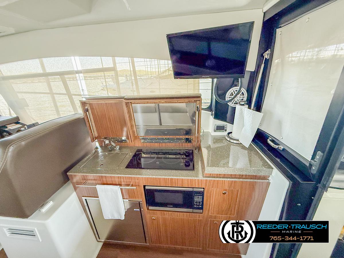 2021 Four Winns Vista 355 Coupe OB