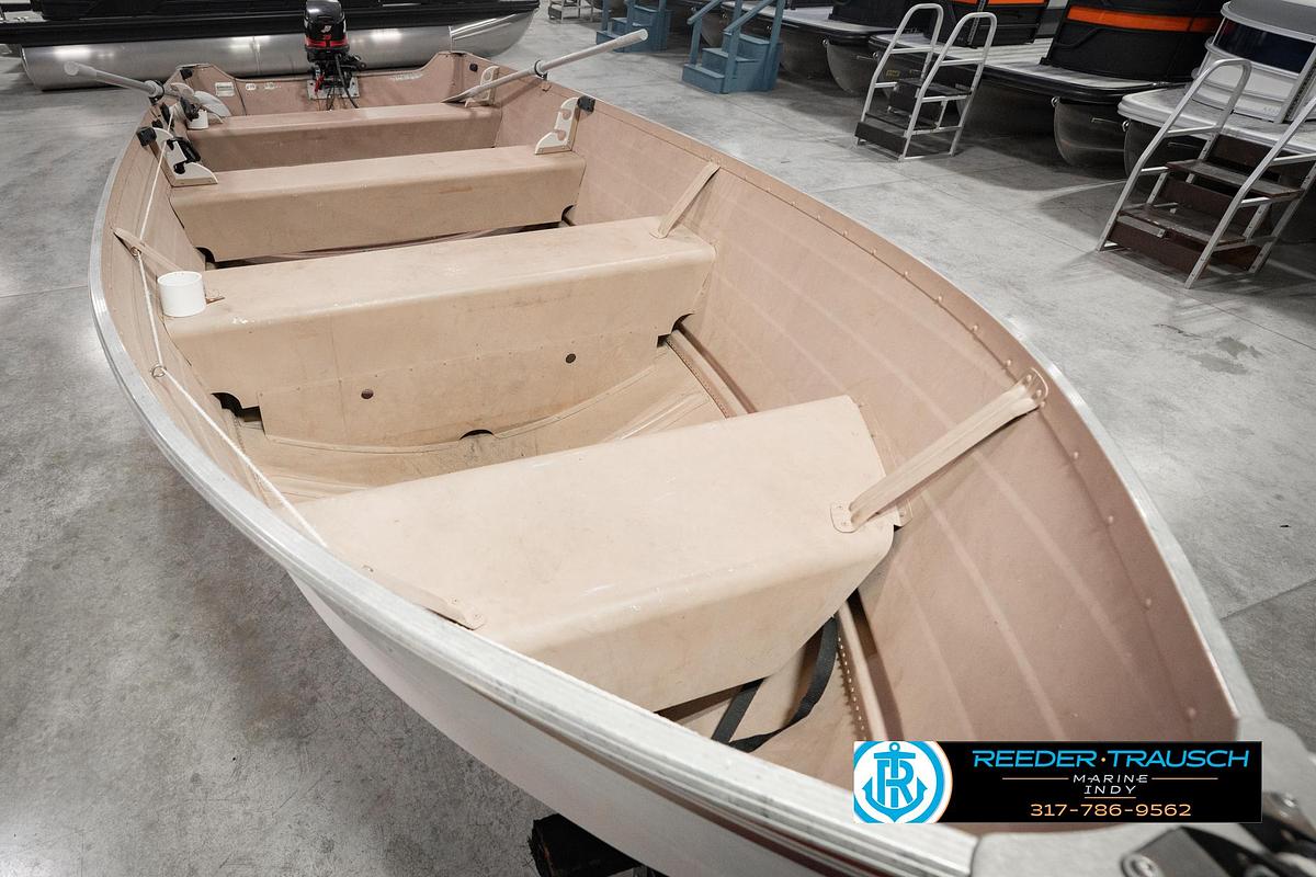 Used 2004 Smoker Craft Voyager