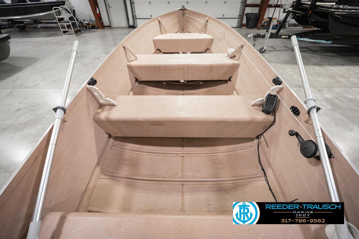 Used 2004 Smoker Craft Voyager