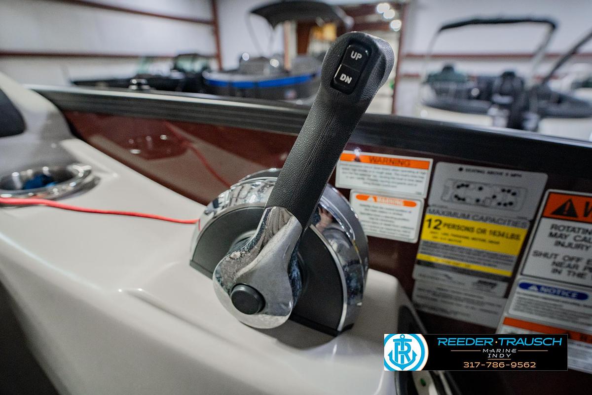 Used 2022 Bennington 23 QXFBA