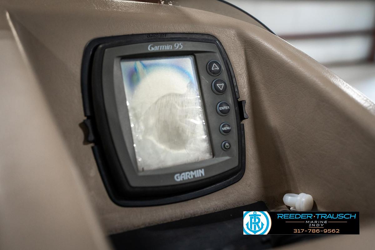 Used 2011 Bennington 2274 RCL