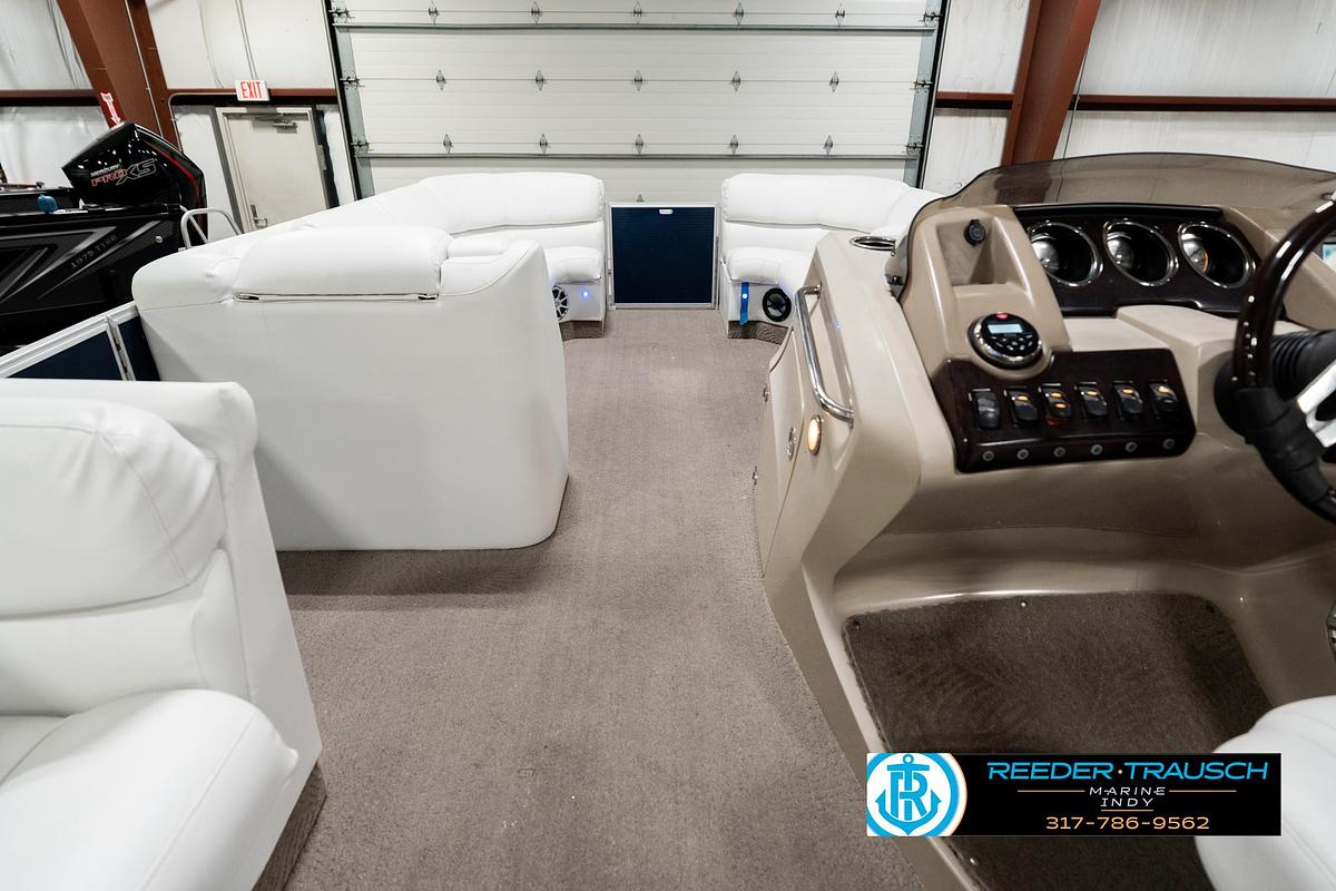 Used 2011 Bennington 2274 RCL