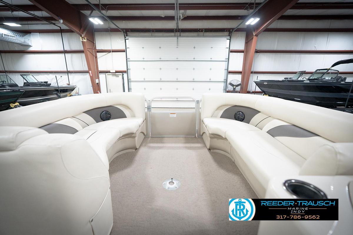 Used 2014 SunChaser Classic 8522 Lounger