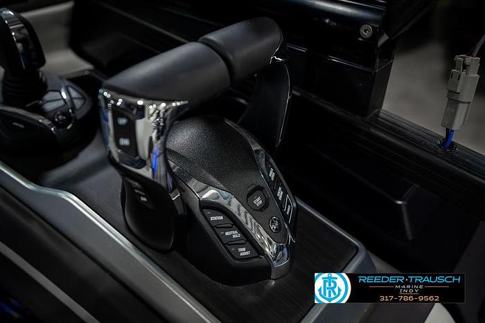 2025 Bennington QX SB T2