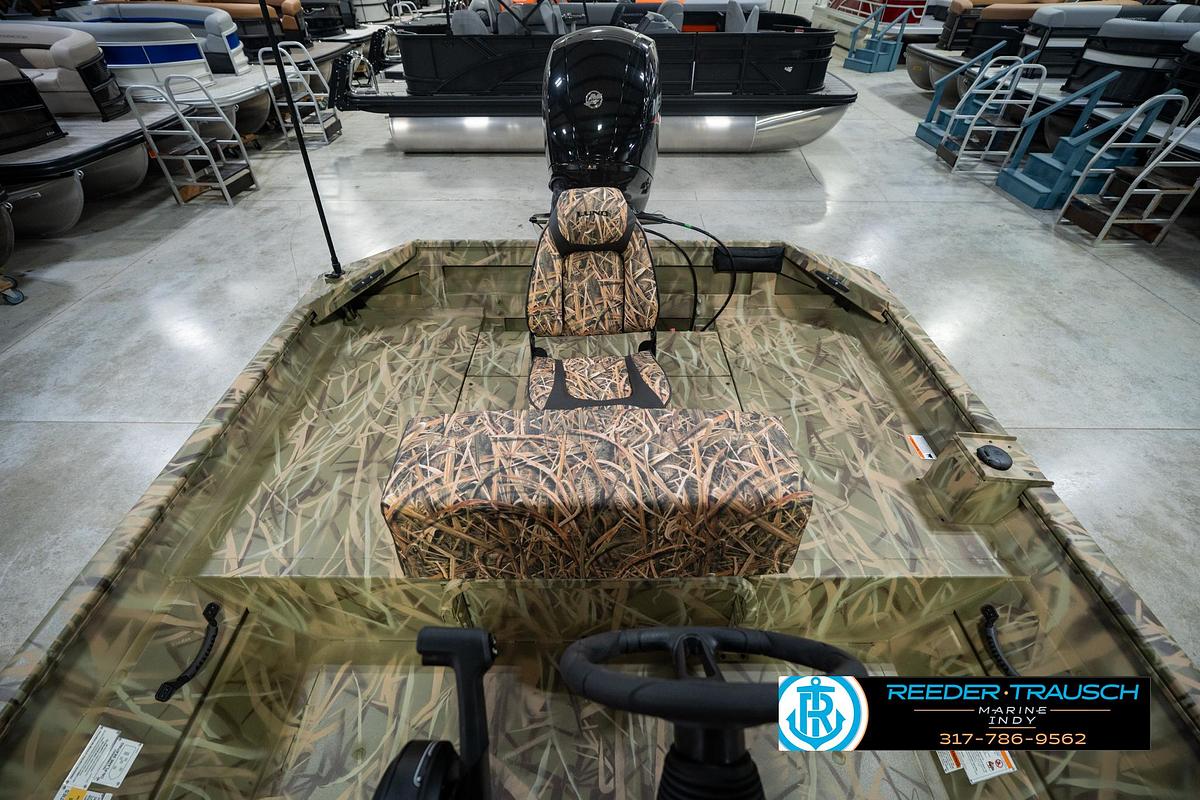2026 Lund 1870 Predator Center Console