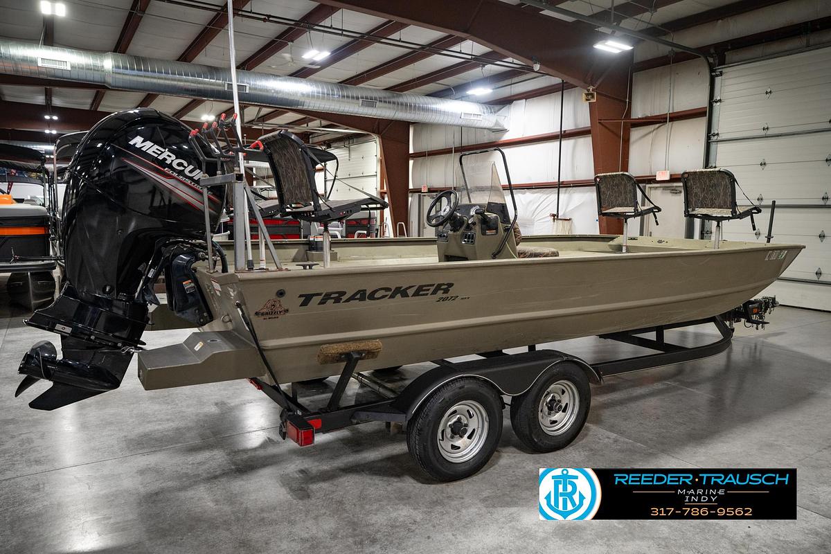 Used 2018 Tracker 2072 CC