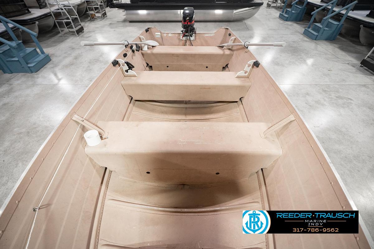 Used 2004 Smoker Craft Voyager
