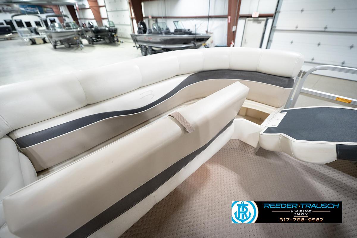 Used 2003 Bennington 2050 RL