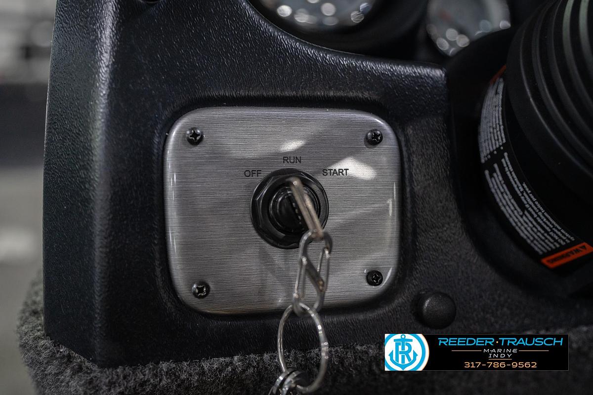 Used 2023 Lund 1875 Impact XS