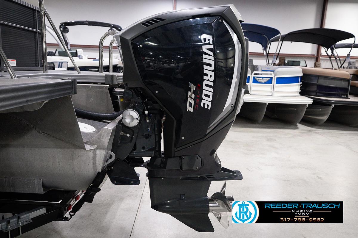 Used 2018 Manitou 23 Oasis RF VP