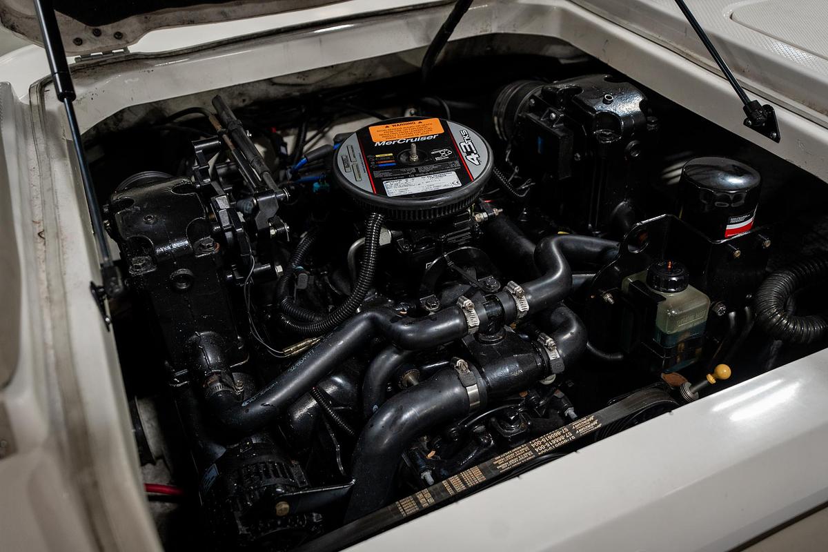 Used 2013 Chapparal 19 H20 F/S