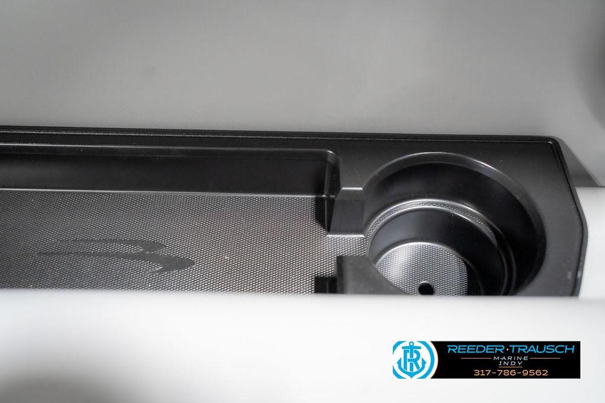 2025 Bennington 21 SLJ