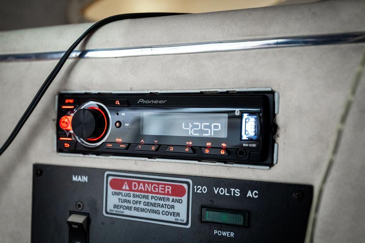 Used 1997 Sea Ray 240 Sundancer