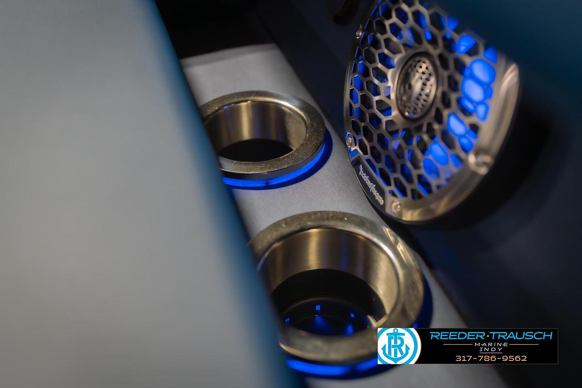 2026 Bennington 27 RXFBWAT2