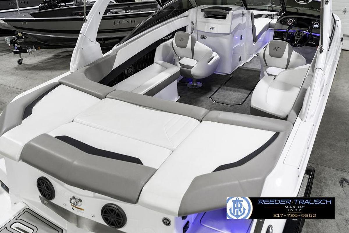 Used 2021 Four Winns H260