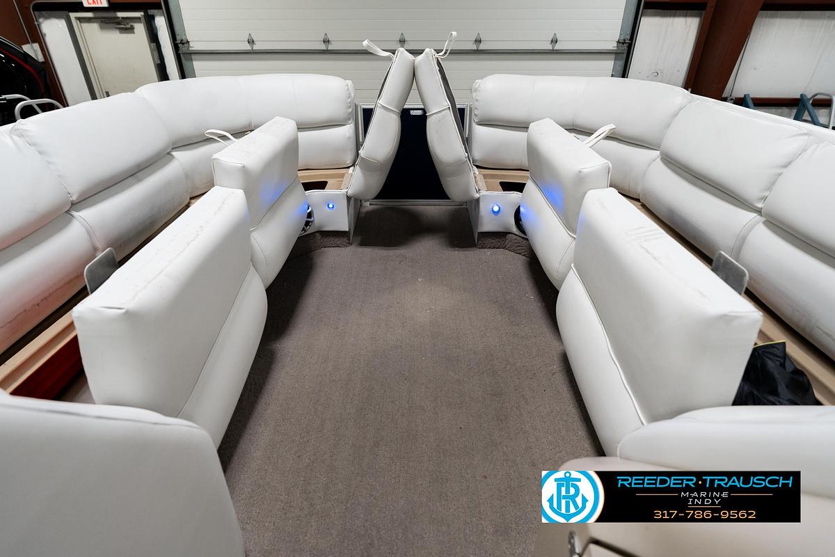 Used 2011 Bennington 2274 RCL