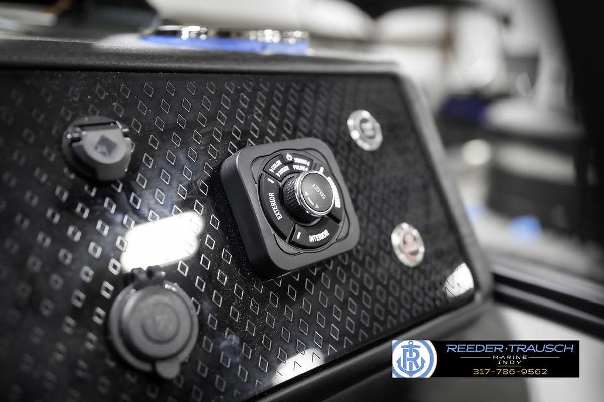 2025 Bennington 22 MFB