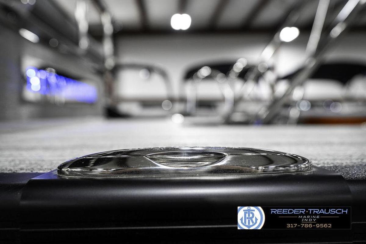 2025 Bennington 23 LTSB