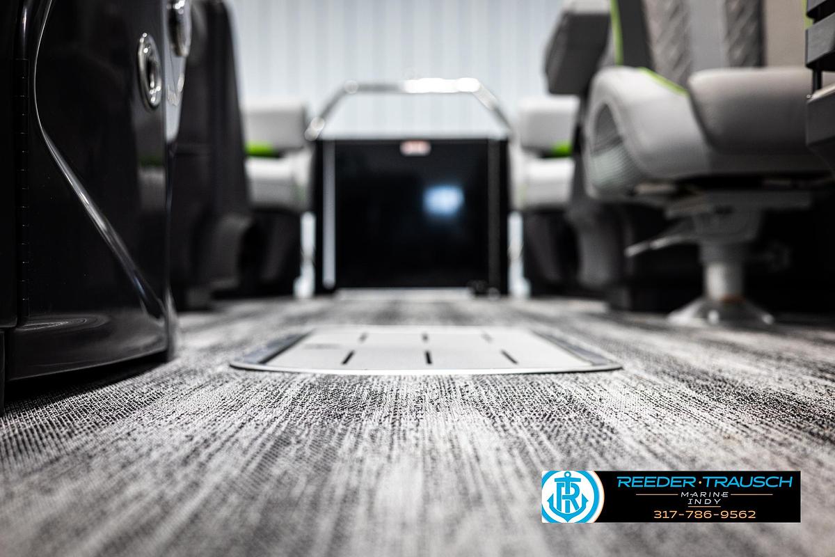 2025 Bennington 22 MFB