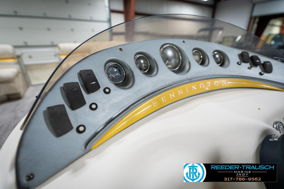 Used 2005 Bennington 2050 RL